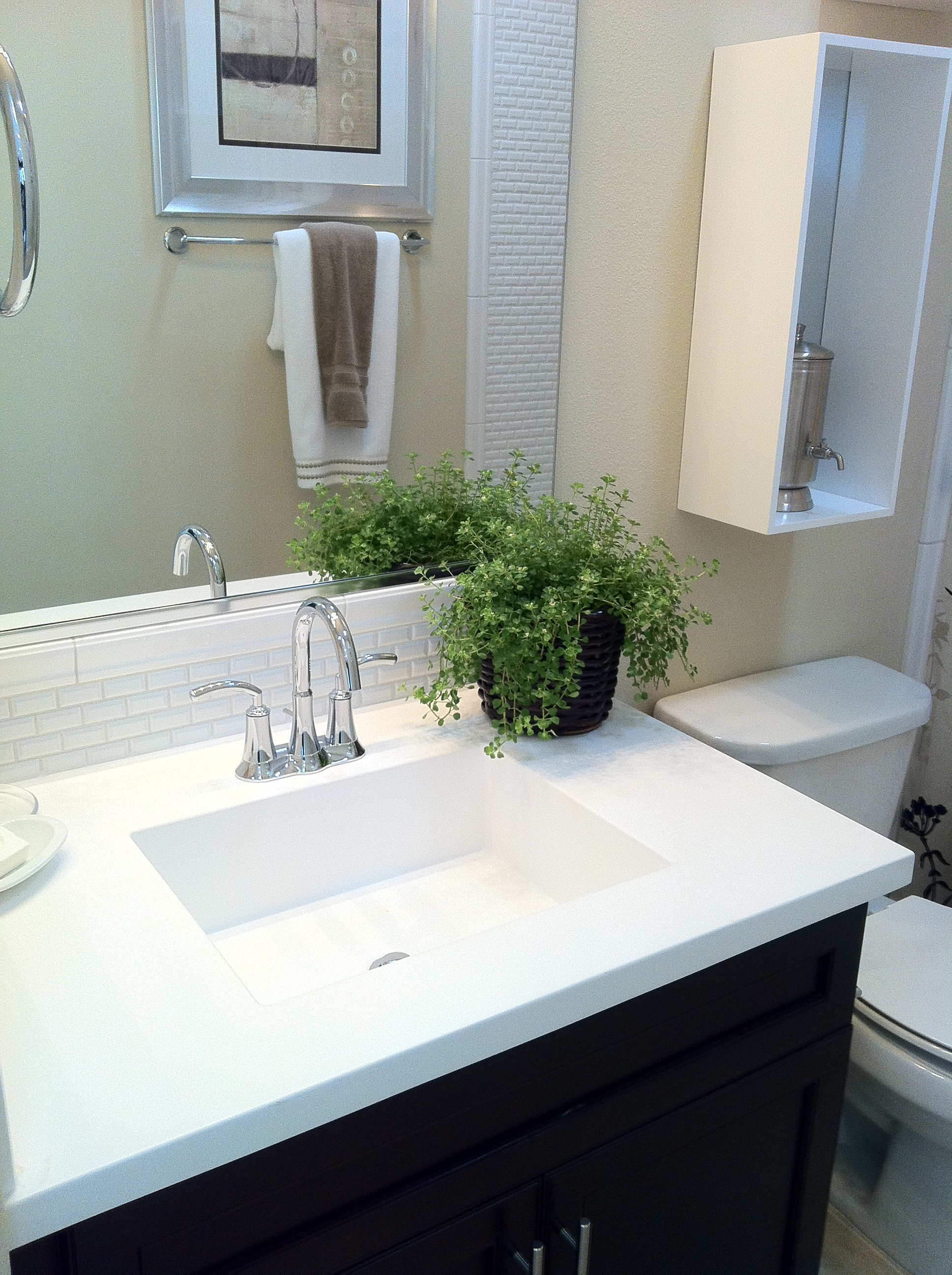 Seamless Cultured Marble Countertop With Rectangular Sink